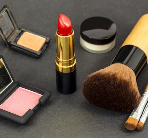 set-decorative-cosmetics-professional-makeup-tools-brushes-black-background_39420-161